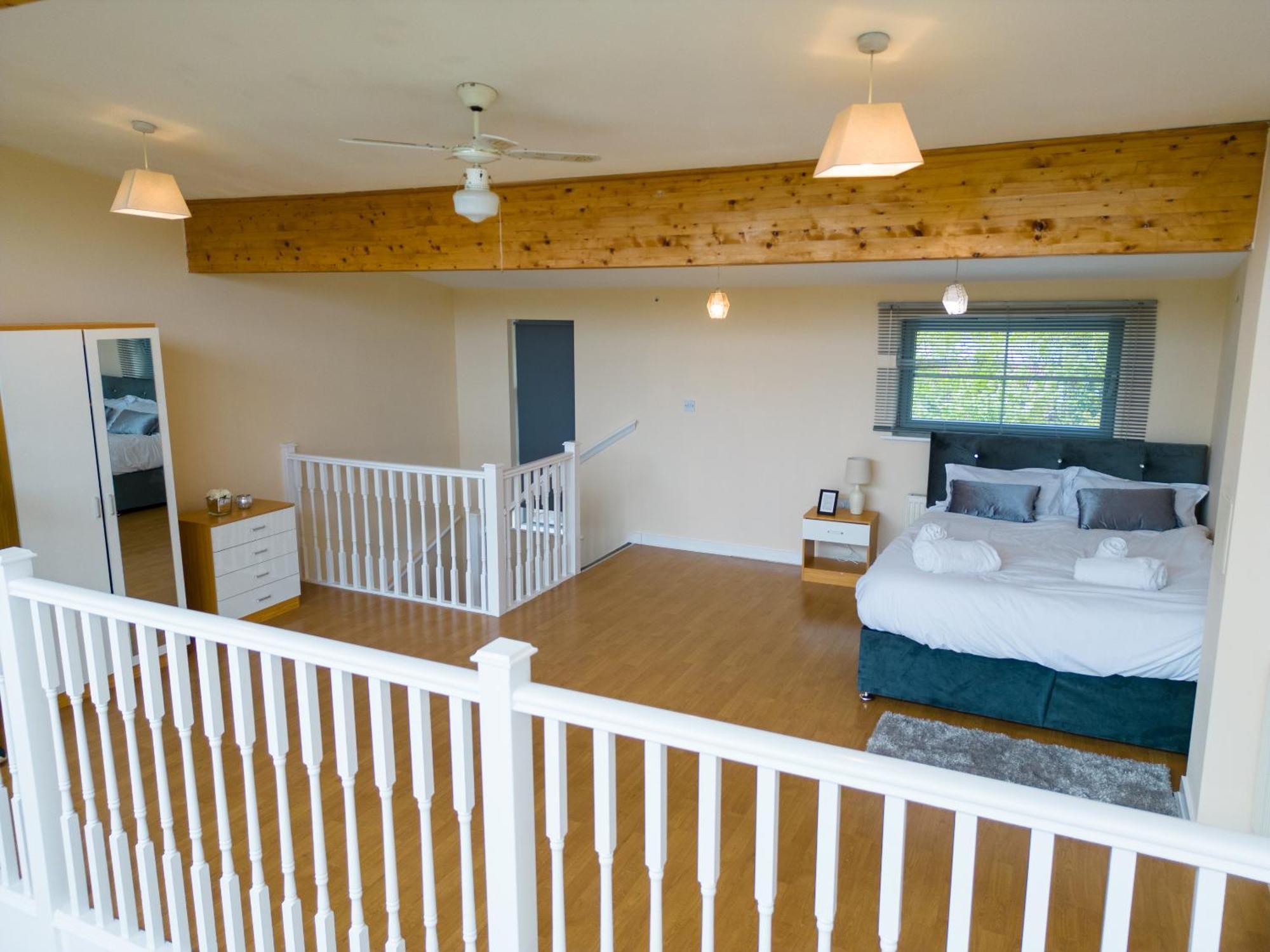 Luxury 2 Bed Apartment - Near Heathrow, Legoland, Windsor Slough Exterior foto