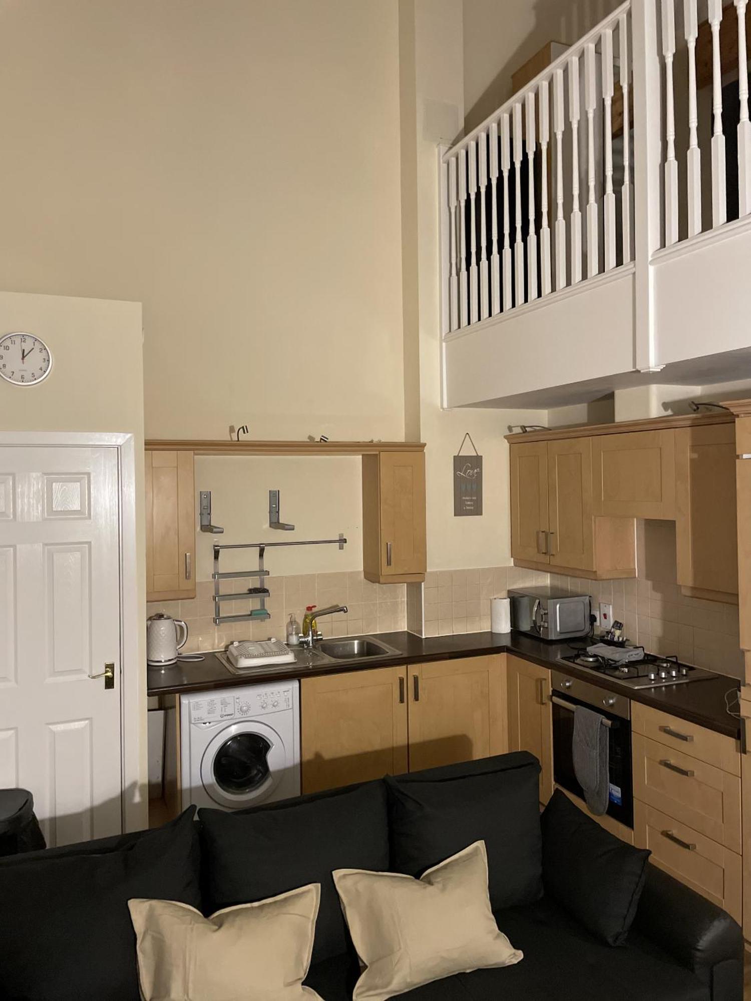 Luxury 2 Bed Apartment - Near Heathrow, Legoland, Windsor Slough Exterior foto